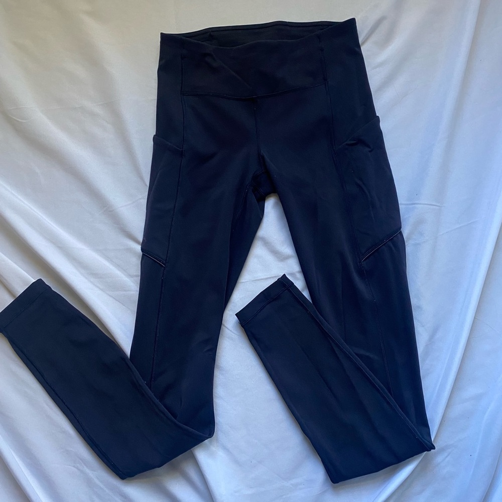 Lululemon athletica Leggings - Dark Blue. Size 2.